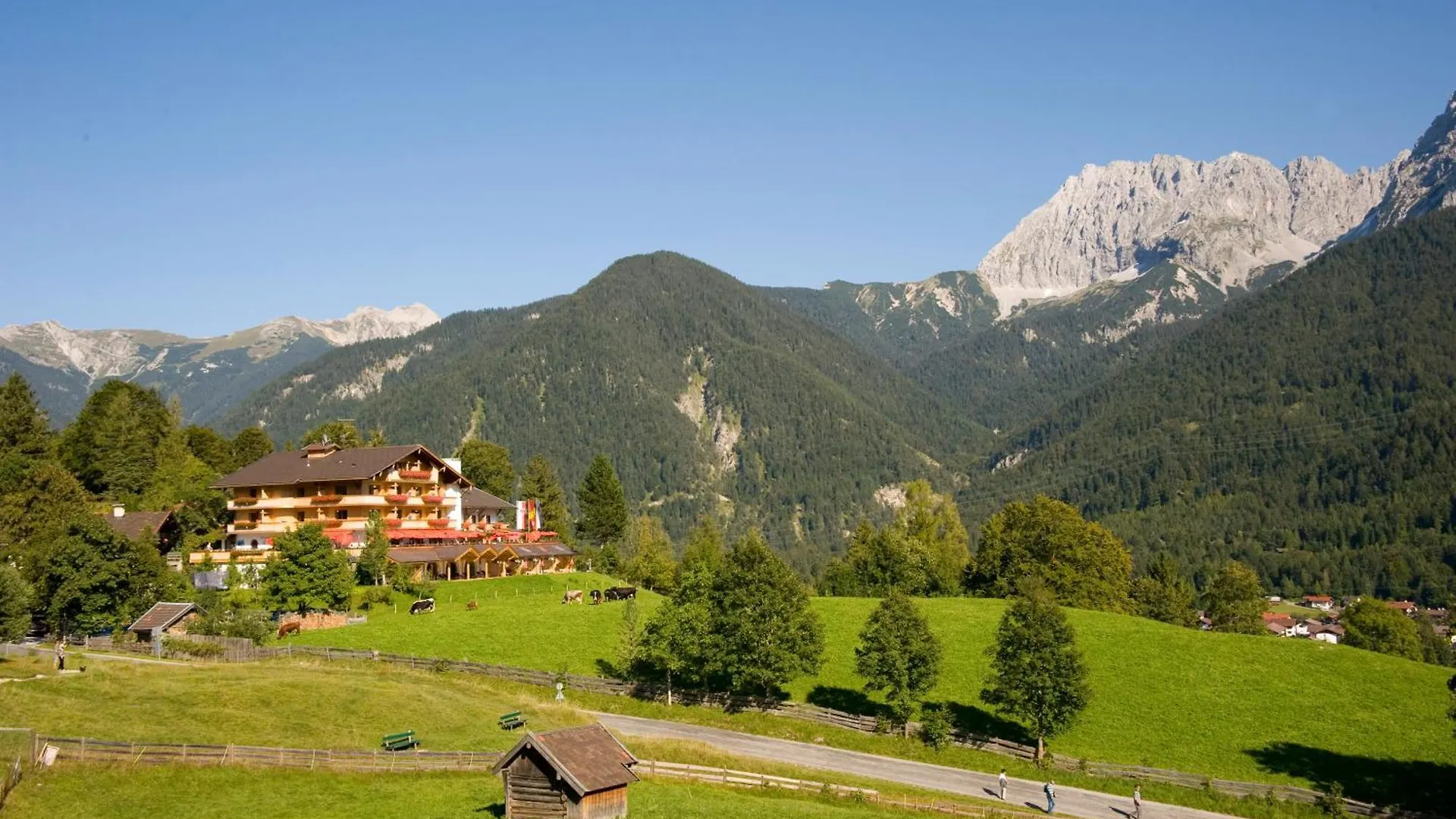 Groebl-Alm Hotel Mittenwald 3*,