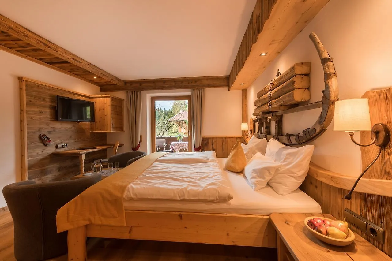 Groebl-Alm Hotel Mittenwald 3*,